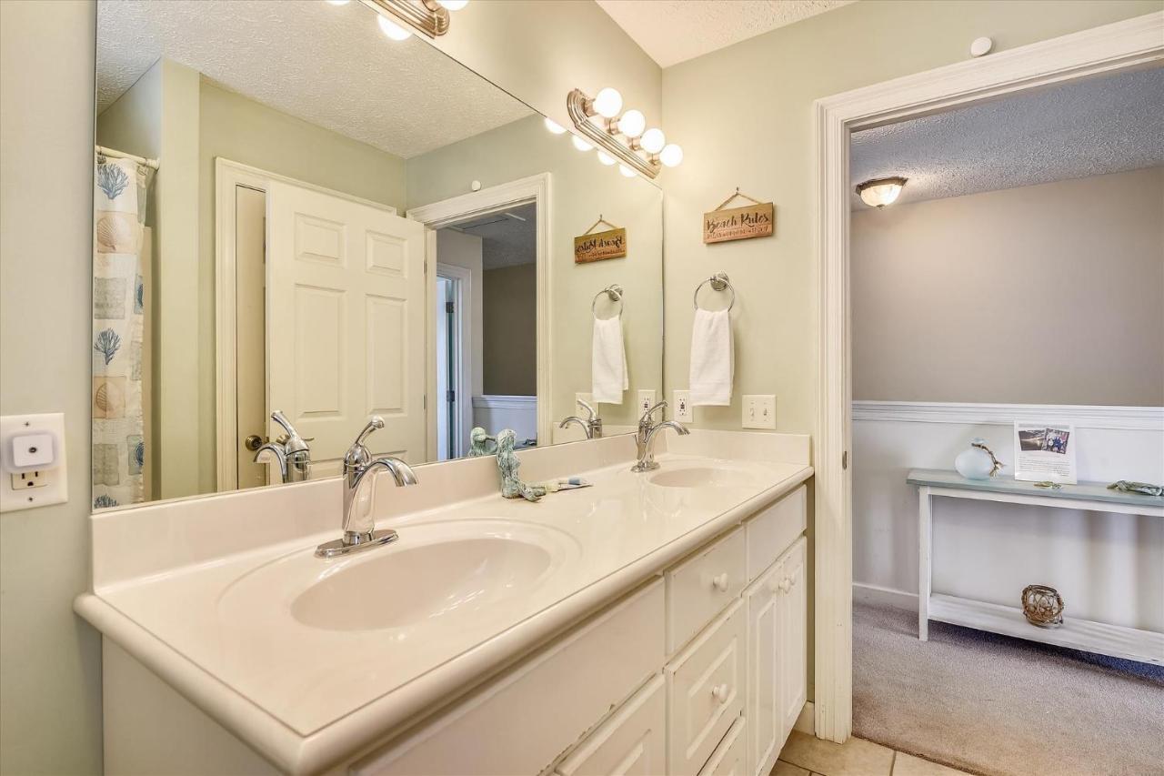 Charming 2 Bedroom Beach Cottage, Free Daily Activities Included, Sleeps 8, Quiet! Holiday home Panama City Beach
